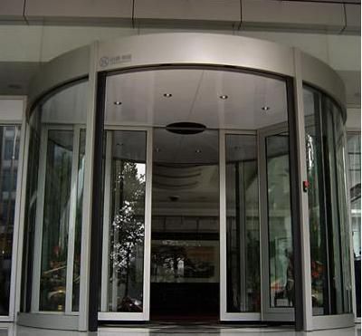 甘肅白銀豪華兩翼旋轉門與景泰肯德基門 高端門控解決方案助力商業空間升級